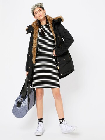 Urban Classics Winterparka in Zwart