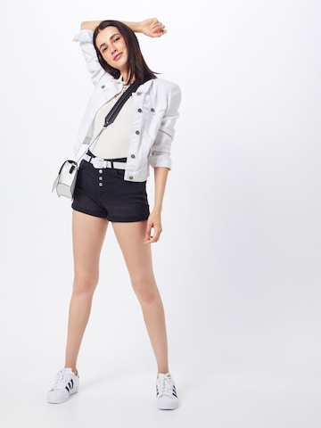 ONLY Regular Jeans 'ONLHUSH HW BUTTON SHORTS BOX' in Zwart