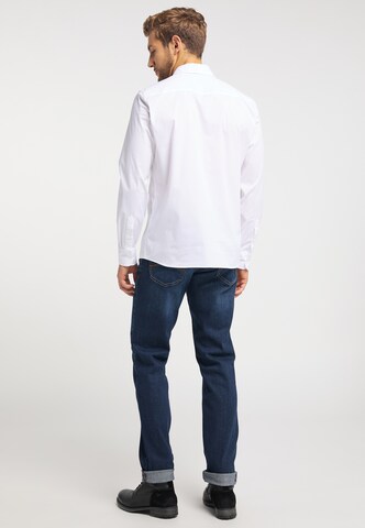 balta MUSTANG Patogus modelis Marškiniai 'Casper'