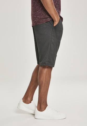 SOUTHPOLE Regular Shorts 'Uni' in Grau