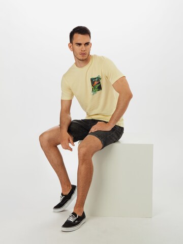 JACK & JONES - Ajuste regular Camiseta en amarillo