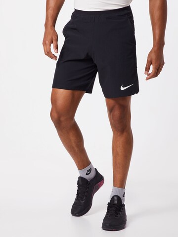 Regular Pantalon de sport NIKE en noir : devant