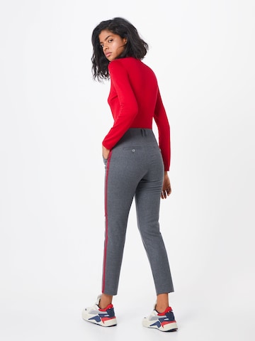 Regular Pantalon chino 'MEL S' BRAX en gris : derrière