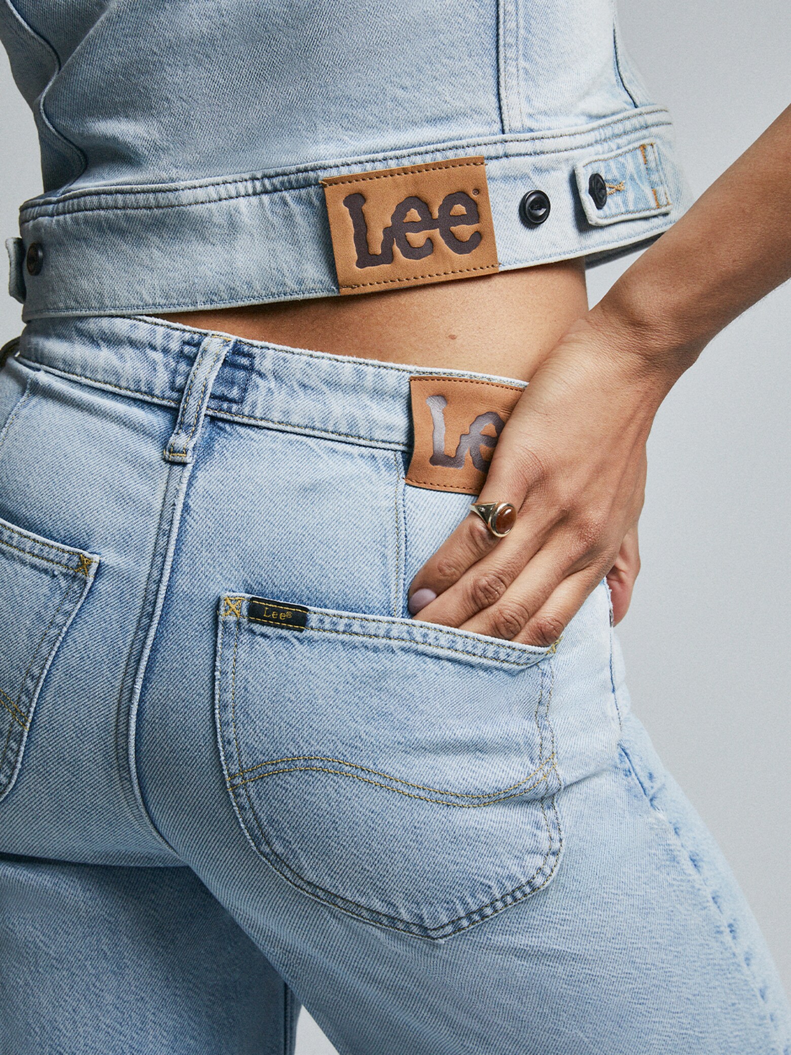 Bär arvet. Bär Lee Lee