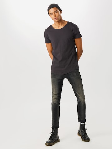 juoda Lee Standartinis modelis Marškinėliai
