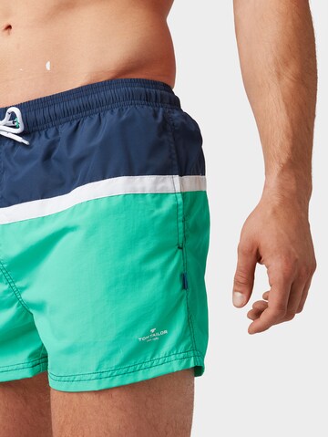 Regular Shorts de bain TOM TAILOR en vert