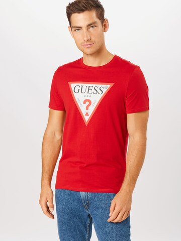 GUESS Regular fit T-shirt i röd: framsida