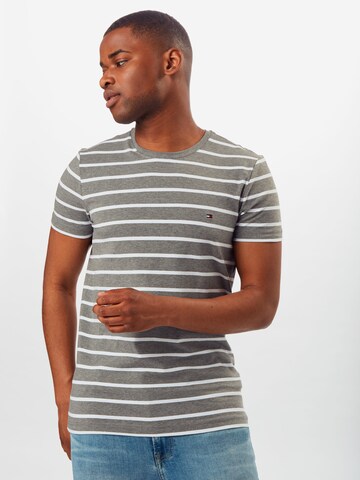 TOMMY HILFIGER Slim fit Μπλουζάκι σε γκρι: μπροστά