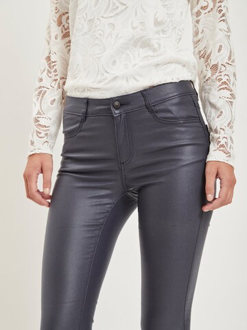 VILA Skinny Jeans 'Vicommit' in Blauw