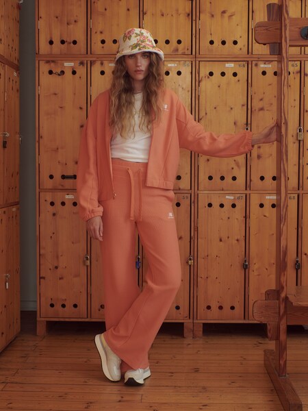 Franca - Orange Set Look by New Balance