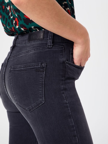 Skinny Jeans 'Amy' de la LTB pe gri