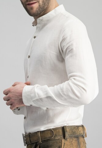 STOCKERPOINT - Ajuste confortable Camisa tradicional 'Vettel' en blanco
