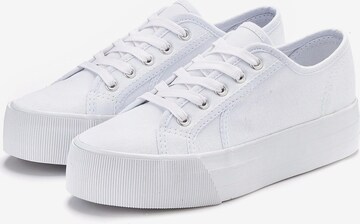 LASCANA Sneakers in White: front