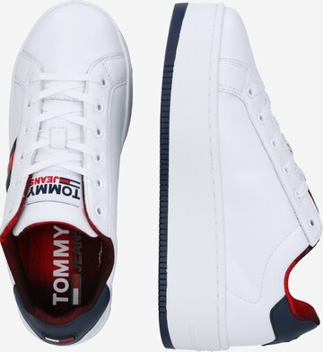 Tommy Jeans Trampki niskie 'Iconic Flag' w kolorze biały