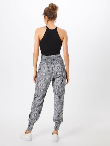 Loosefit Pantalon Urban Classics en mélange de couleurs : derrière