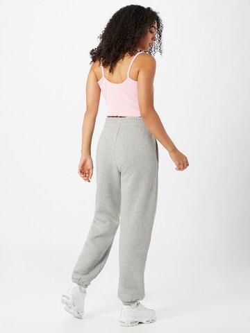 Nike Sportswear Zúžený Kalhoty – šedá