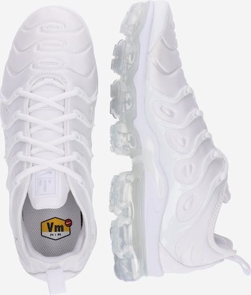 Nike Sportswear Låg sneaker 'Air VaporMax Plus' i vit: sida