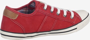 MUSTANG Platform trainers in Red