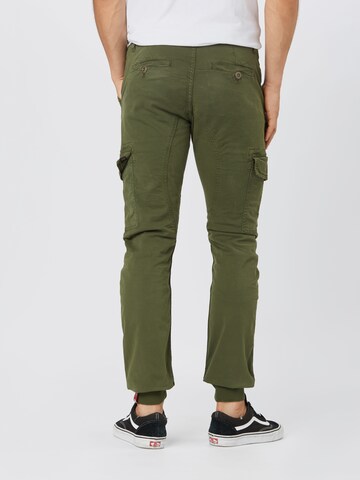 Effilé Pantalon cargo 'Spark' ALPHA INDUSTRIES en vert