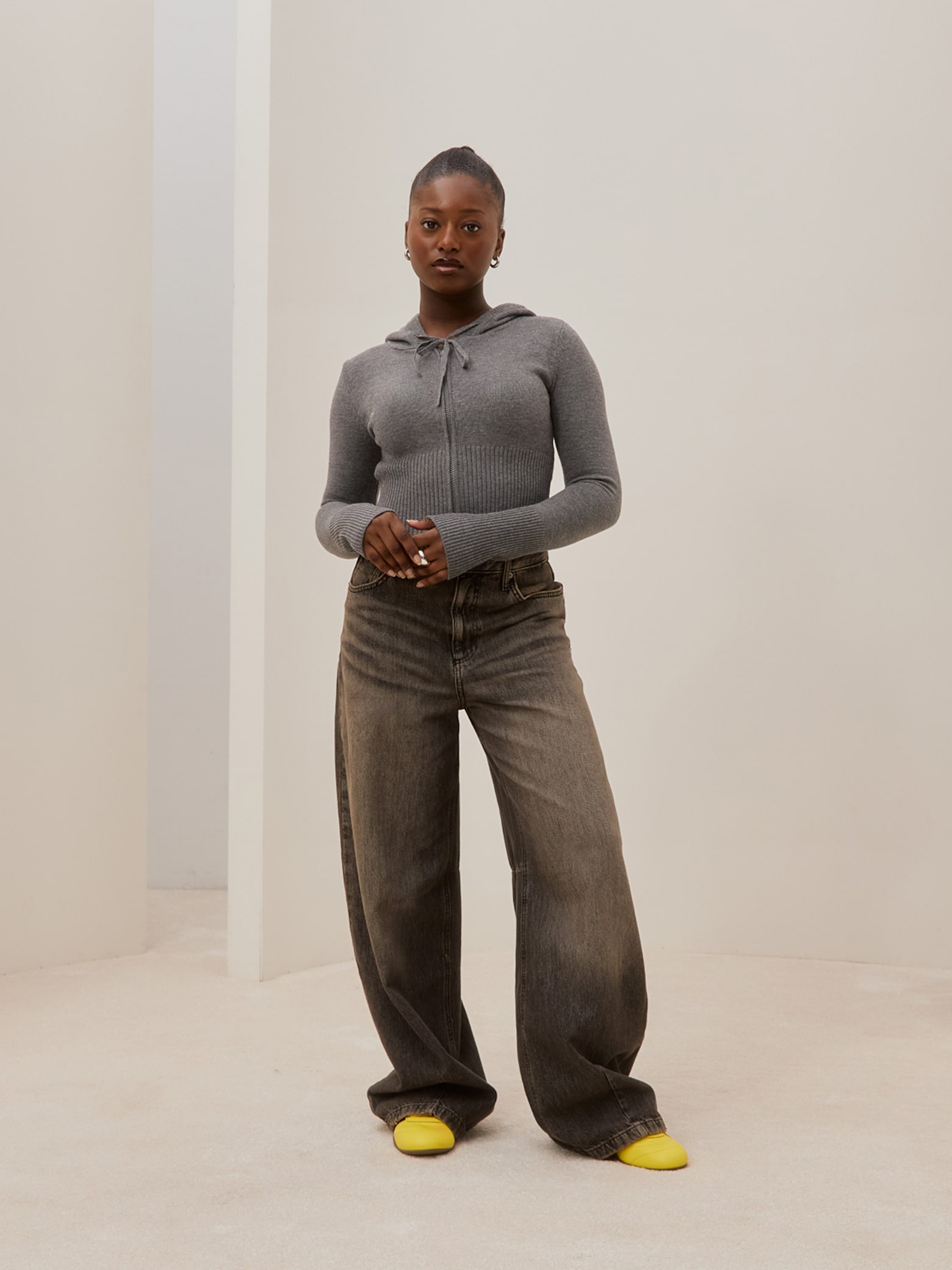 Schekina-Divine - Grey Washed Pants Look