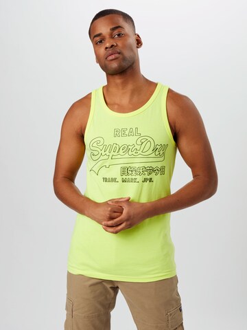 Coupe regular T-Shirt Superdry en jaune : devant