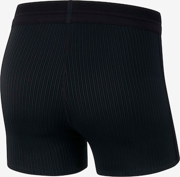 Skinny Pantaloni sport de la NIKE pe negru