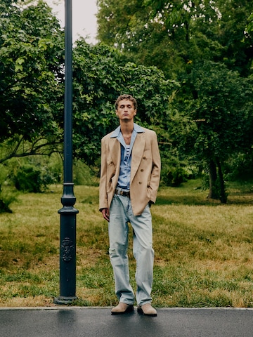 Fancy Beige Blazer Look