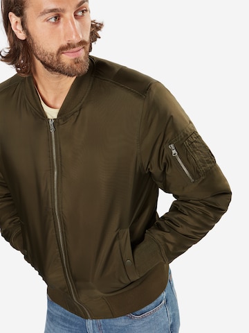 Urban Classics Between-Season Jacket in Green