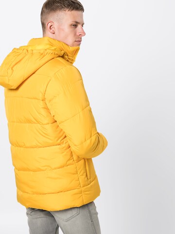 Veste d’hiver Urban Classics en jaune : derrière