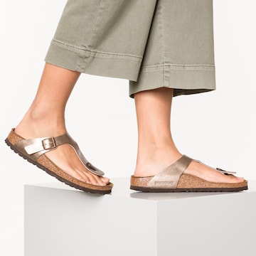 BIRKENSTOCK Zehentrenner 'Gizeh' in Bronze