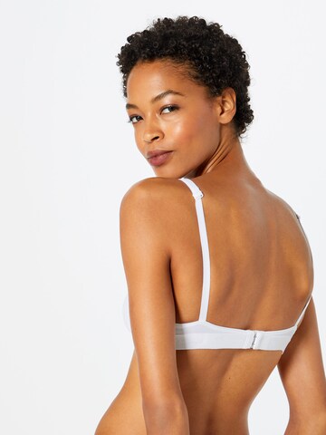 Sutien de tricou Sutien 'MICRO FUN' de la TRIUMPH pe alb: spate