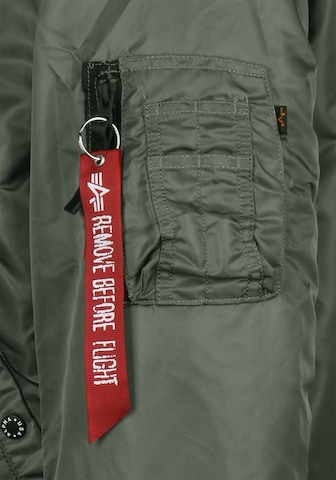 ALPHA INDUSTRIES Jacke in Schwarz