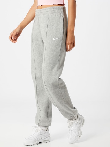 Nike Sportswear Loosefit Broek in Grijs: voorkant