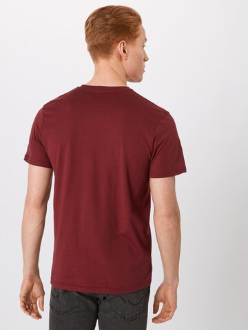 Coupe regular T-Shirt ALPHA INDUSTRIES en rouge : derrière