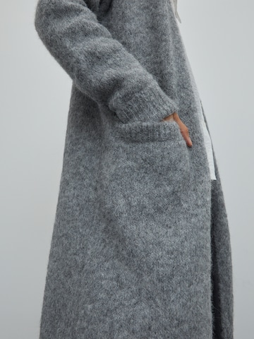 Manteau en tricot 'Caesar' EDITED en gris