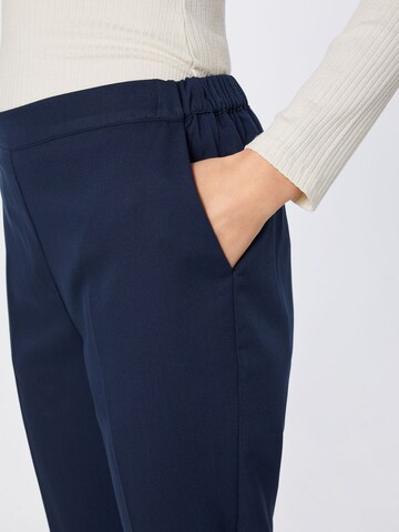 Coupe slim Pantalon à plis 'Louisa' ABOUT YOU en bleu