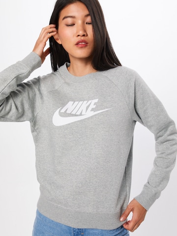 Nike Sportswear Sweatshirt 'Essential' in Grau