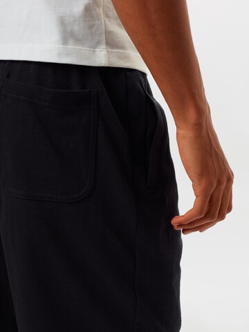 regular Pantaloni di Nike Sportswear in nero