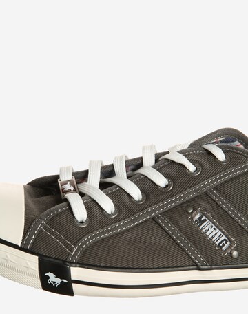 MUSTANG Sneakers in Grey