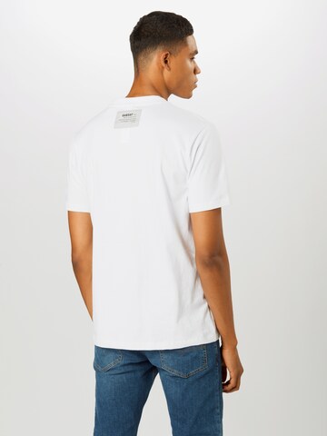 Coupe regular T-Shirt GUESS en blanc