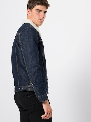 LEVI'S ® Between-season jacket 'Type 3 Sherpa Trucker' in Blue: back