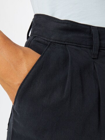 LEVI'S ® Wide Leg Hose 'Pleated Wide Leg Trouser' in Schwarz