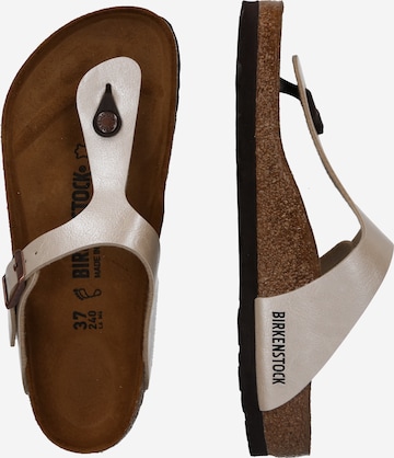 BIRKENSTOCK - Sandalias de dedo 'Gizeh' en beige