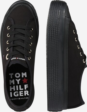 TOMMY HILFIGER Rövid szárú sportcipők - fekete: oldalt