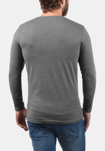 Maglietta 'Basil' di !Solid in grigio