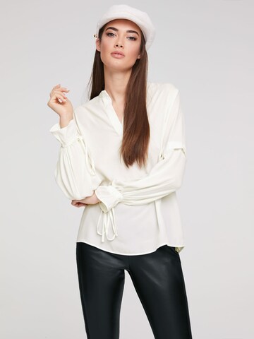 heine Blouse in Beige: voorkant