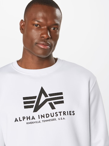 ALPHA INDUSTRIES Sweatshirt i vit