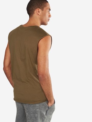 T-Shirt Urban Classics en vert : derrière