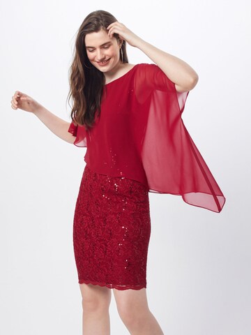 SWING Dress in Red: front