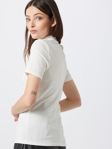 Maglietta 'Kylie' di PIECES in bianco